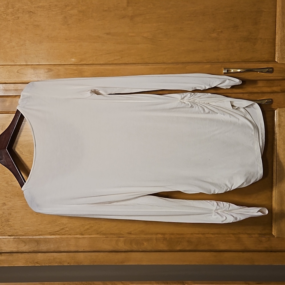 Tahari - Picture 3 of 3